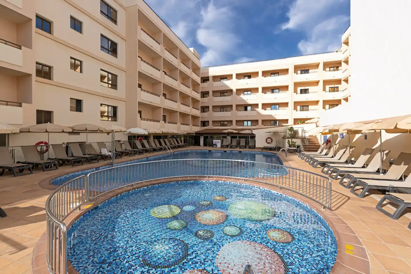 Invisa La Cala Pool