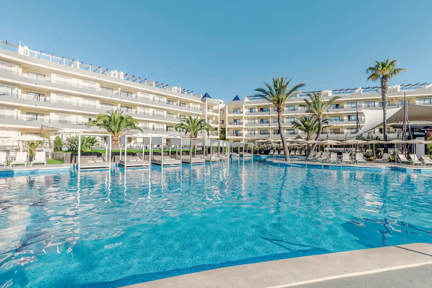Zafiro Palmanova Pool