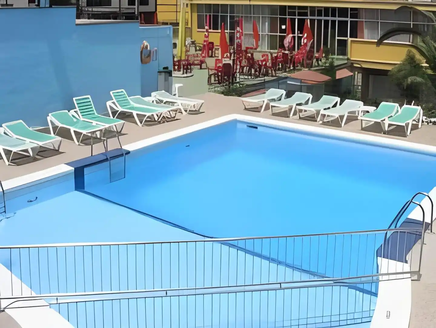 Amic Miraflores Hallenbad