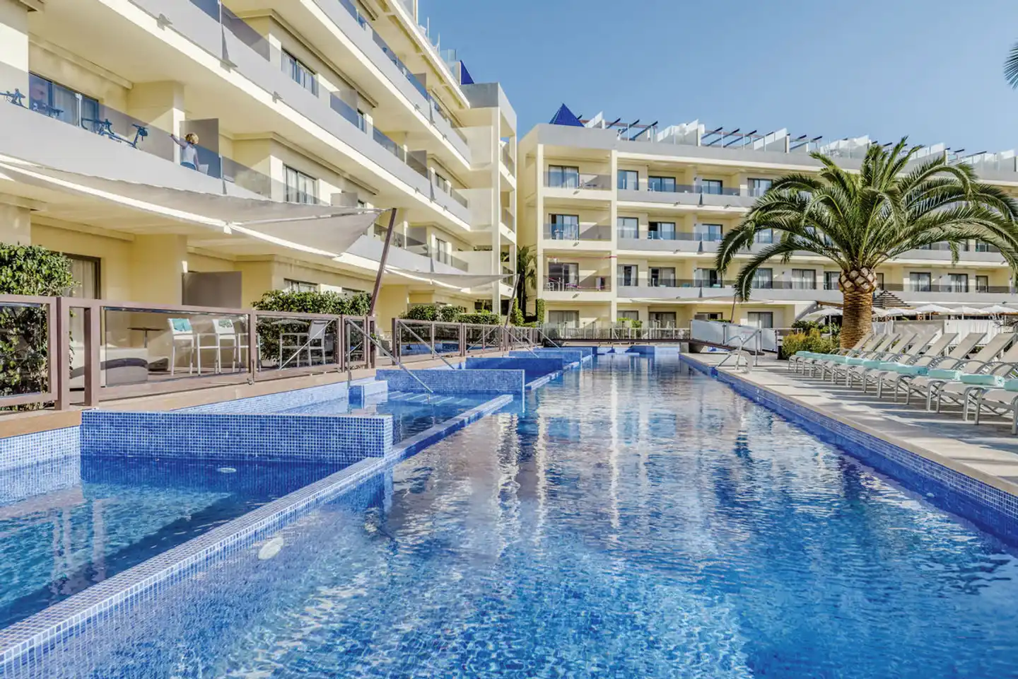 Zafiro Palmanova Pool