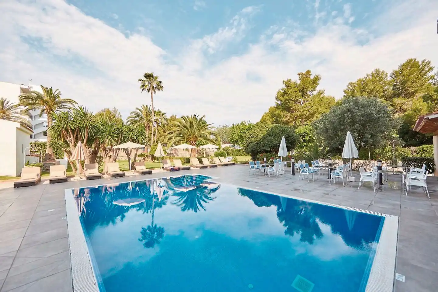 Nura Cóndor Pool
