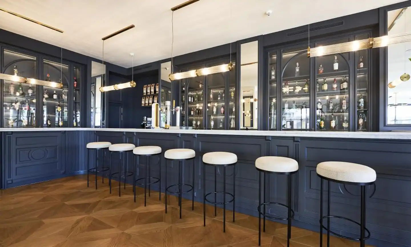 Hoposa Daina Bar
