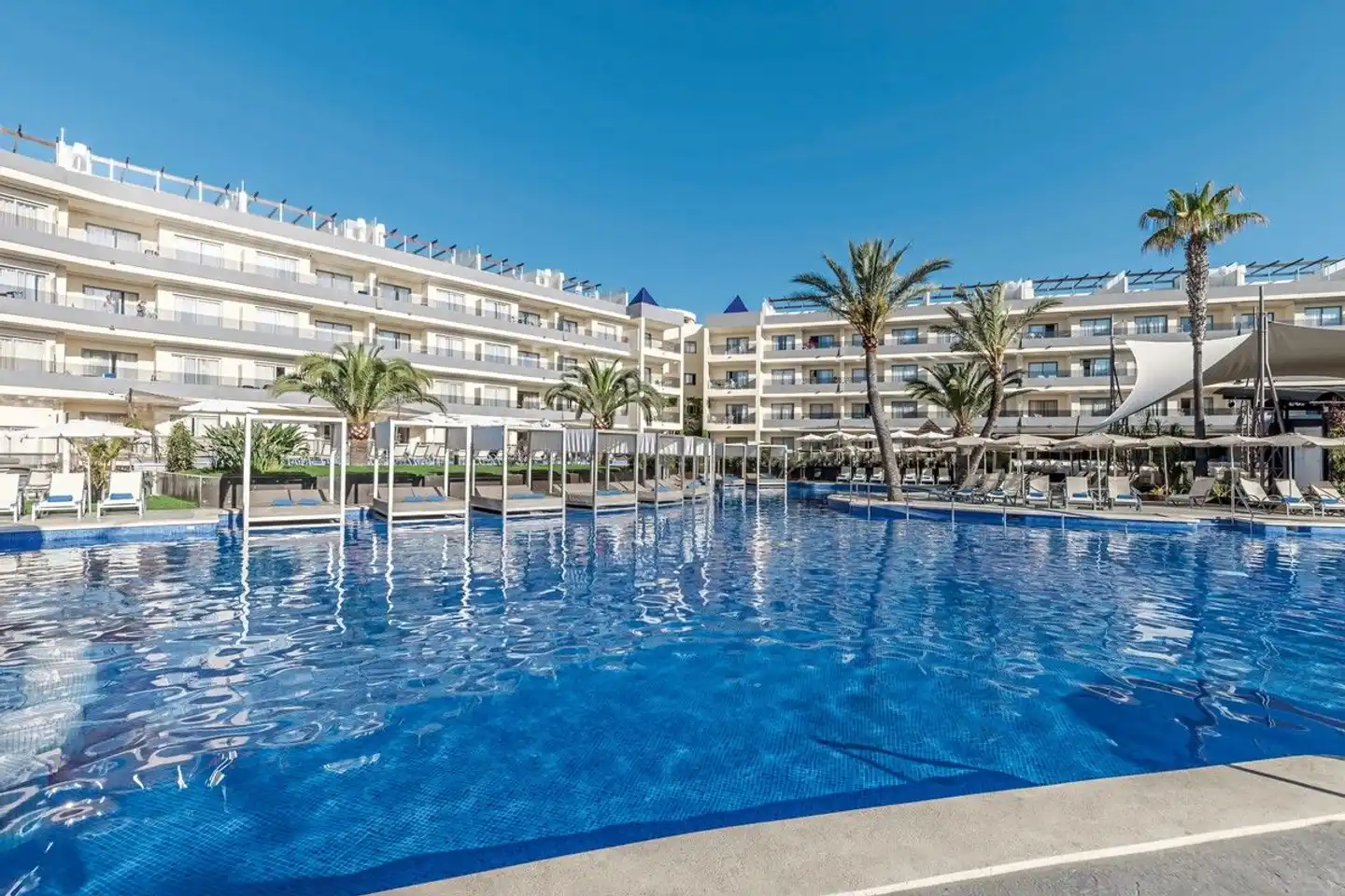 Zafiro Palmanova Pool