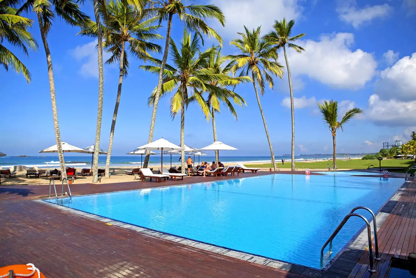 EKHO Surf Pool