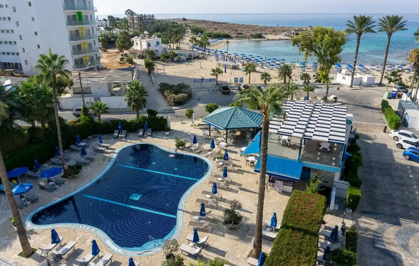 Anonymous Beach Hotel Aussenansicht