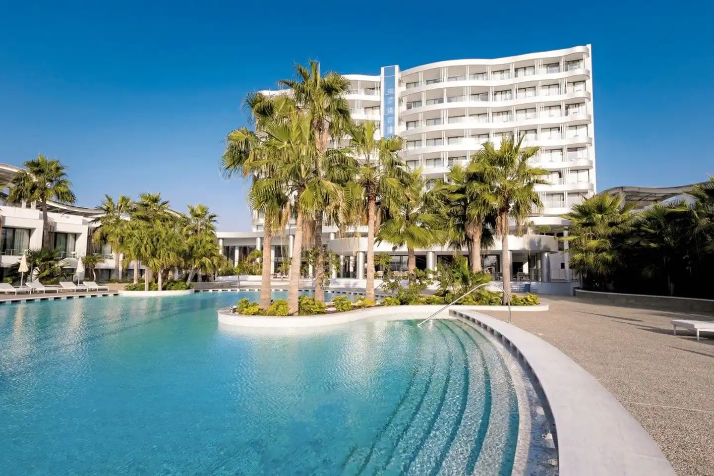 Radisson Beach Resort Pool