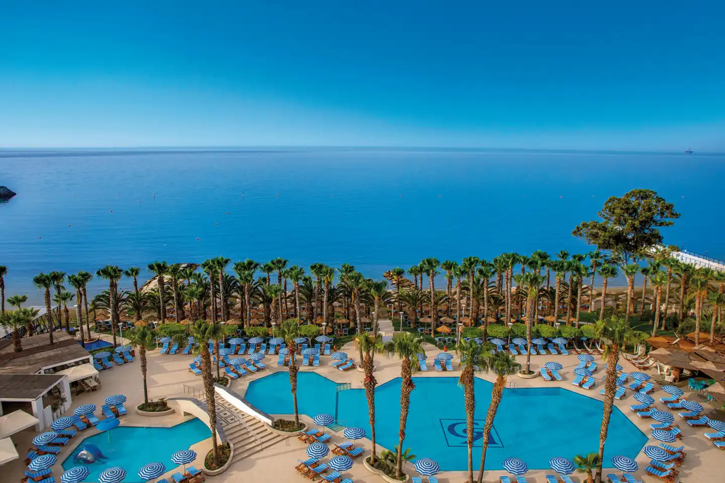 GrandResort Hotel Pool