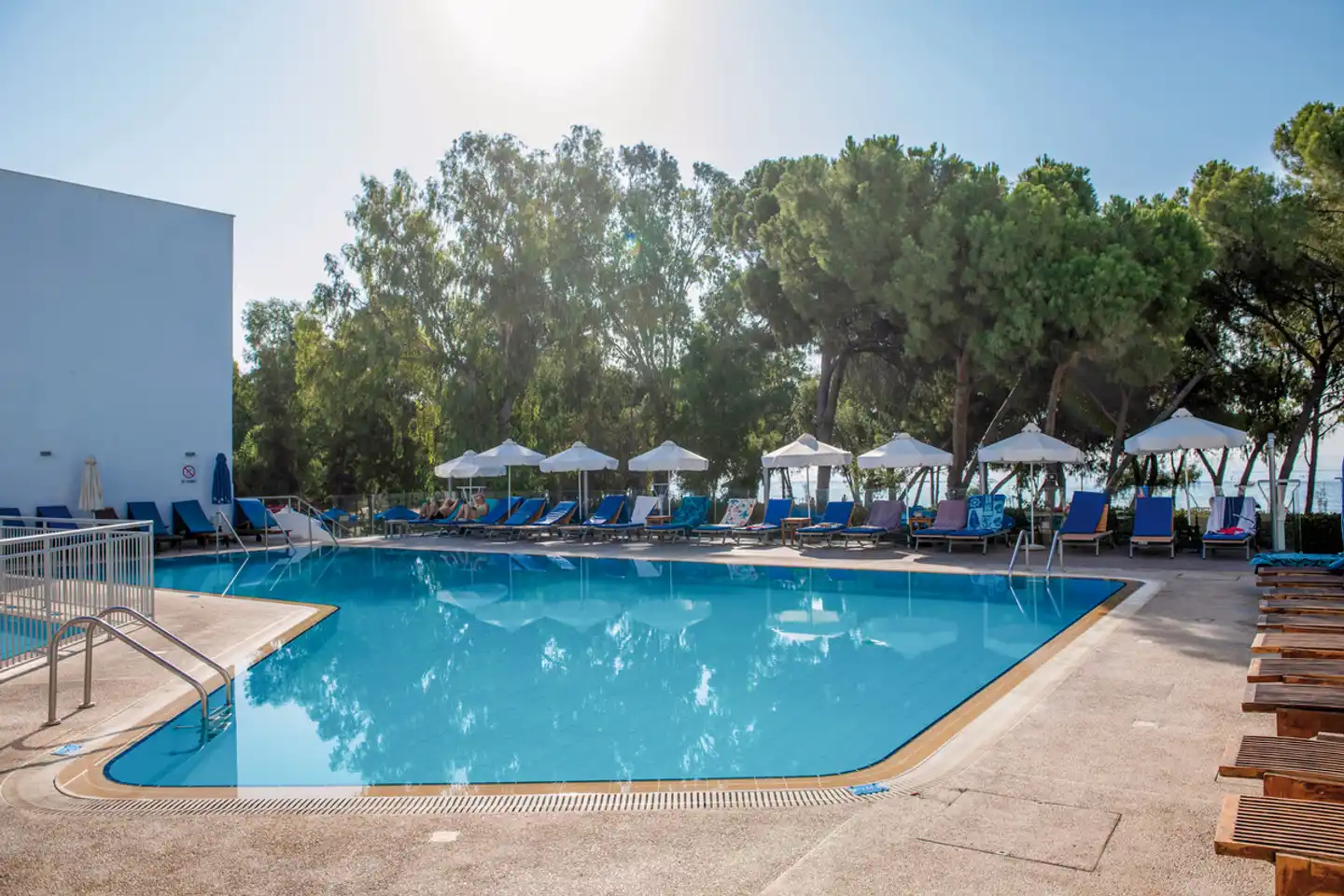 Park Beach Hotel Pool