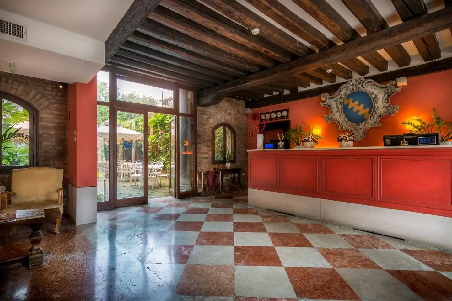 Al Sole Lobby