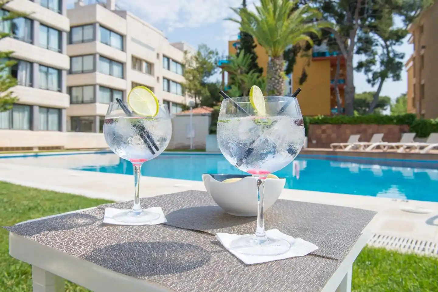Atenea Park Suites & Apartments Pool