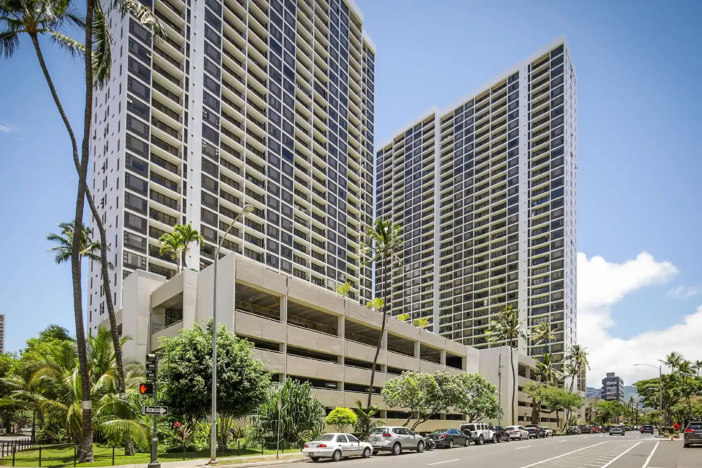 Aston at the Waikiki Banyan Aussenansicht