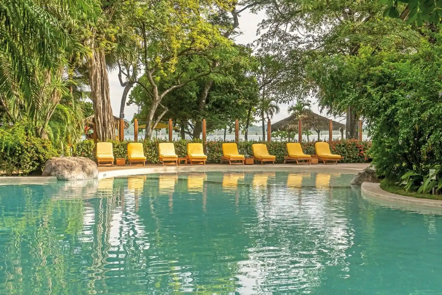 Capitan Suizo Beachfront Boutique Hotel Pool