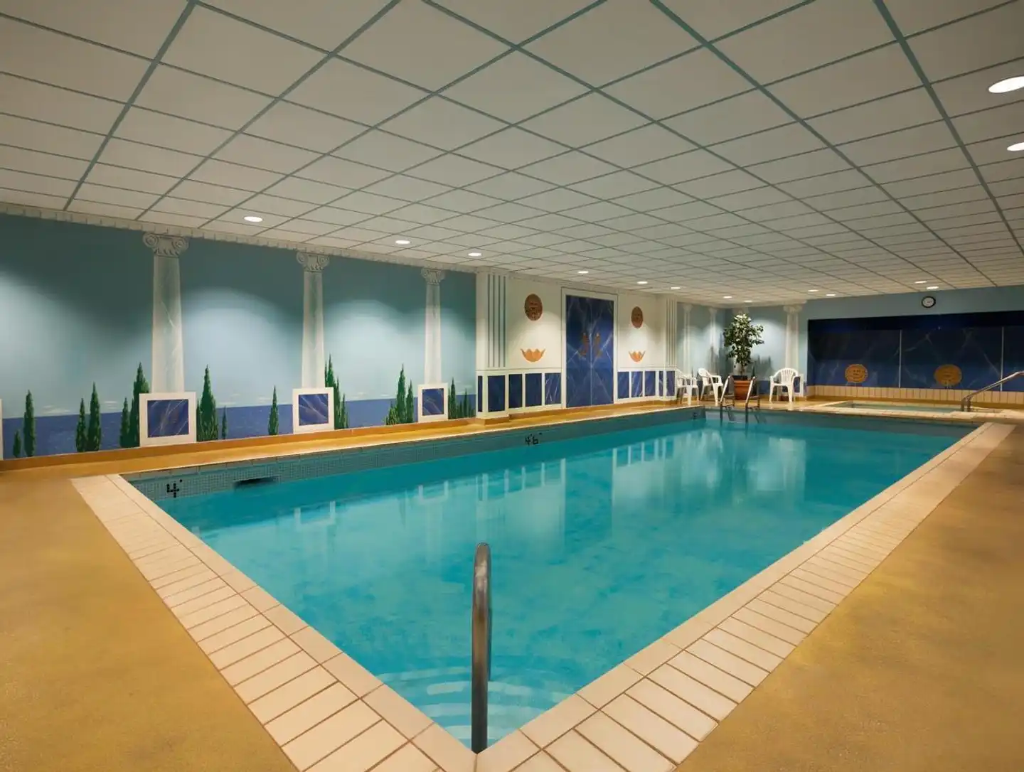 Coast Prince George Hotel by APA Hallenbad