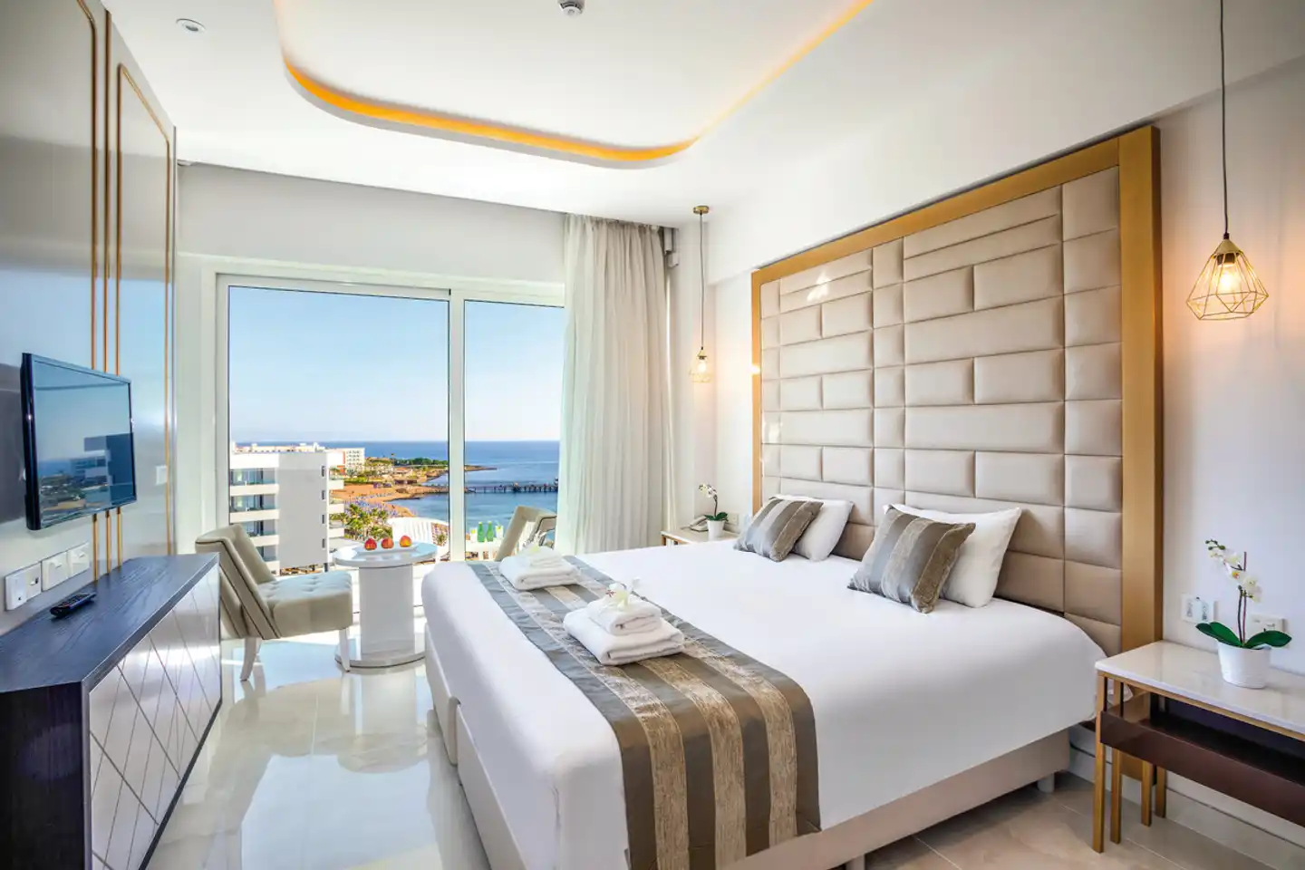 Constantinos the Great Beach Hotel Wohnbeispiel