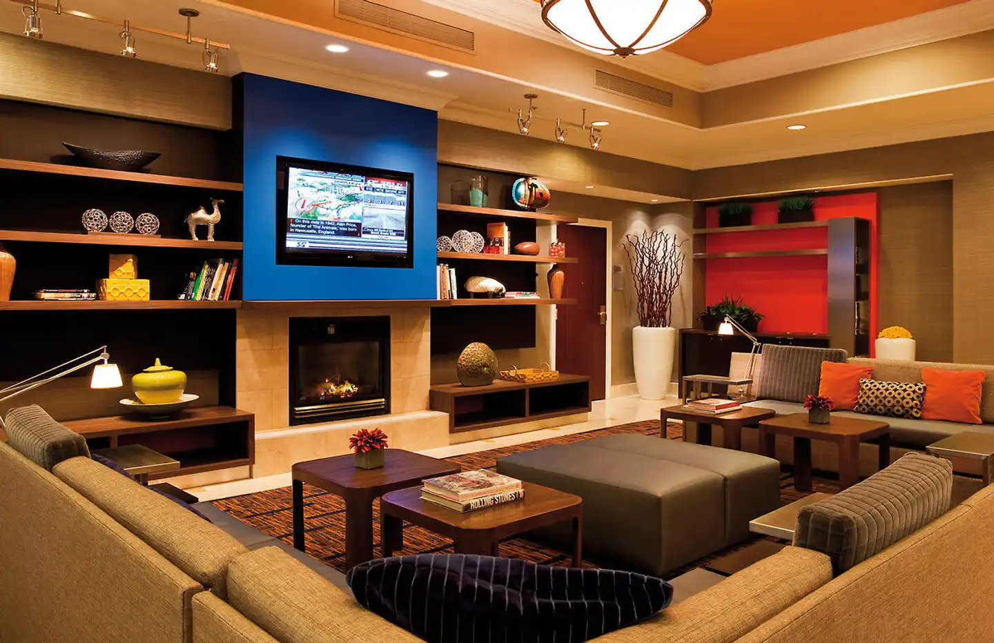 Courtyard by Marriott Downtown Toronto Lobby