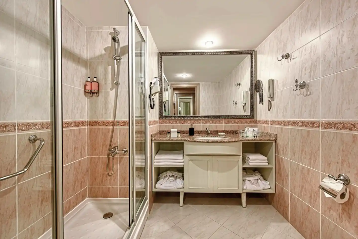 Delphin Deluxe Resort Badezimmer