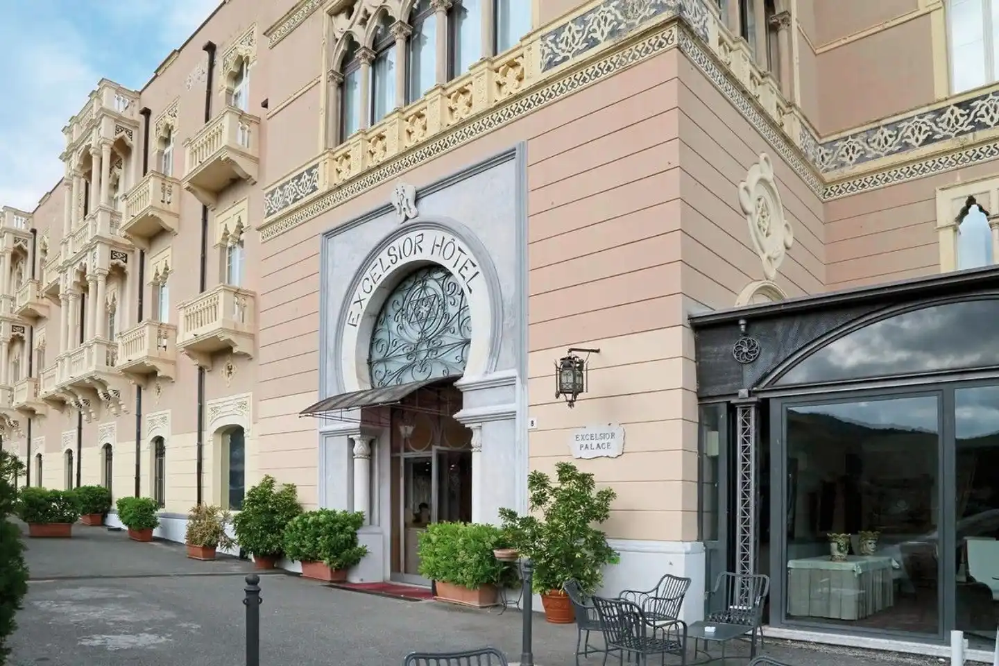 Excelsior Palace Aussenansicht