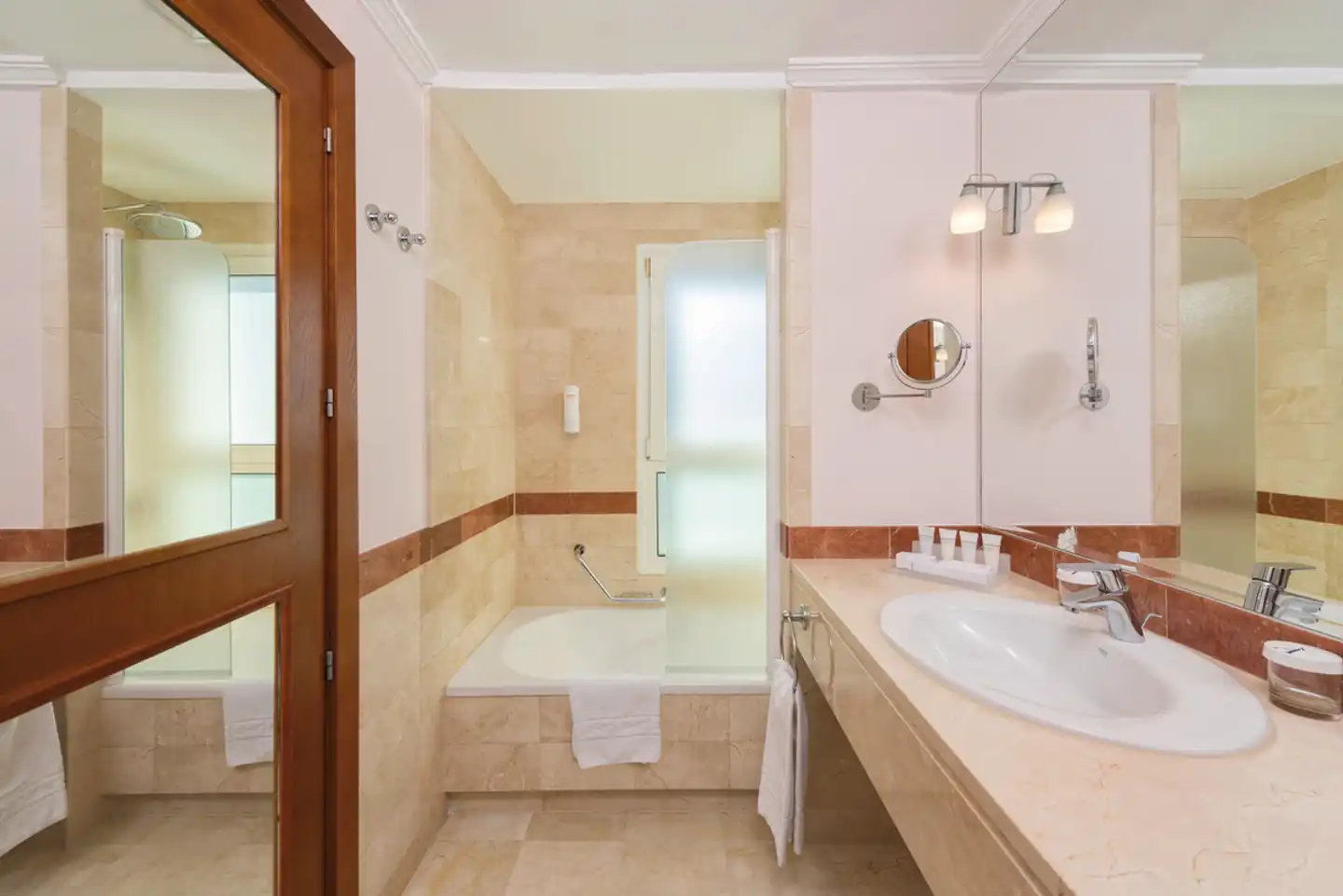 Amàre Beach Hotel Marbella Badezimmer