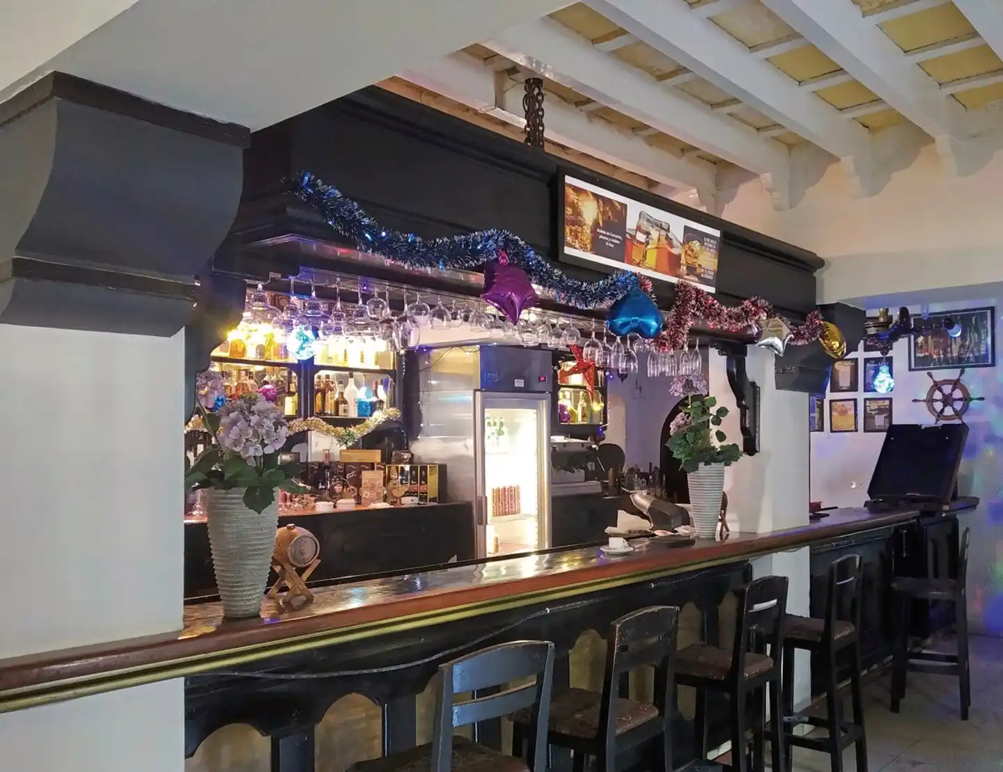 Dos Mares Bar