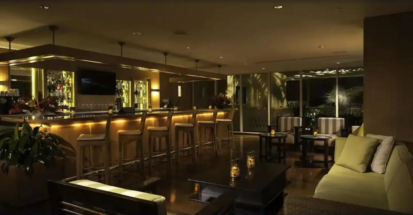 Edgewater Beach Hotel Bar