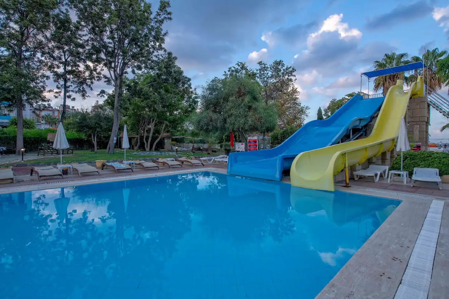 Armas Green Fugla Pool
