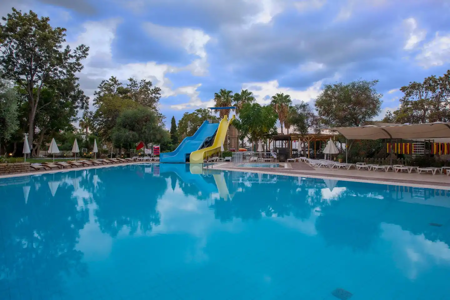 Armas Green Fugla Pool