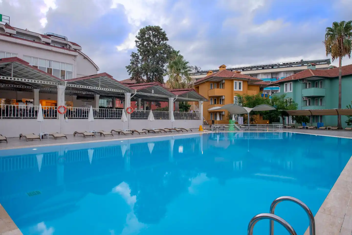 Armas Green Fugla Pool