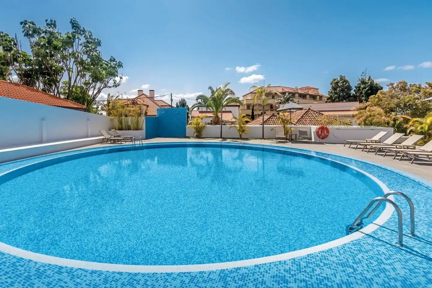 Allegro Madeira Pool