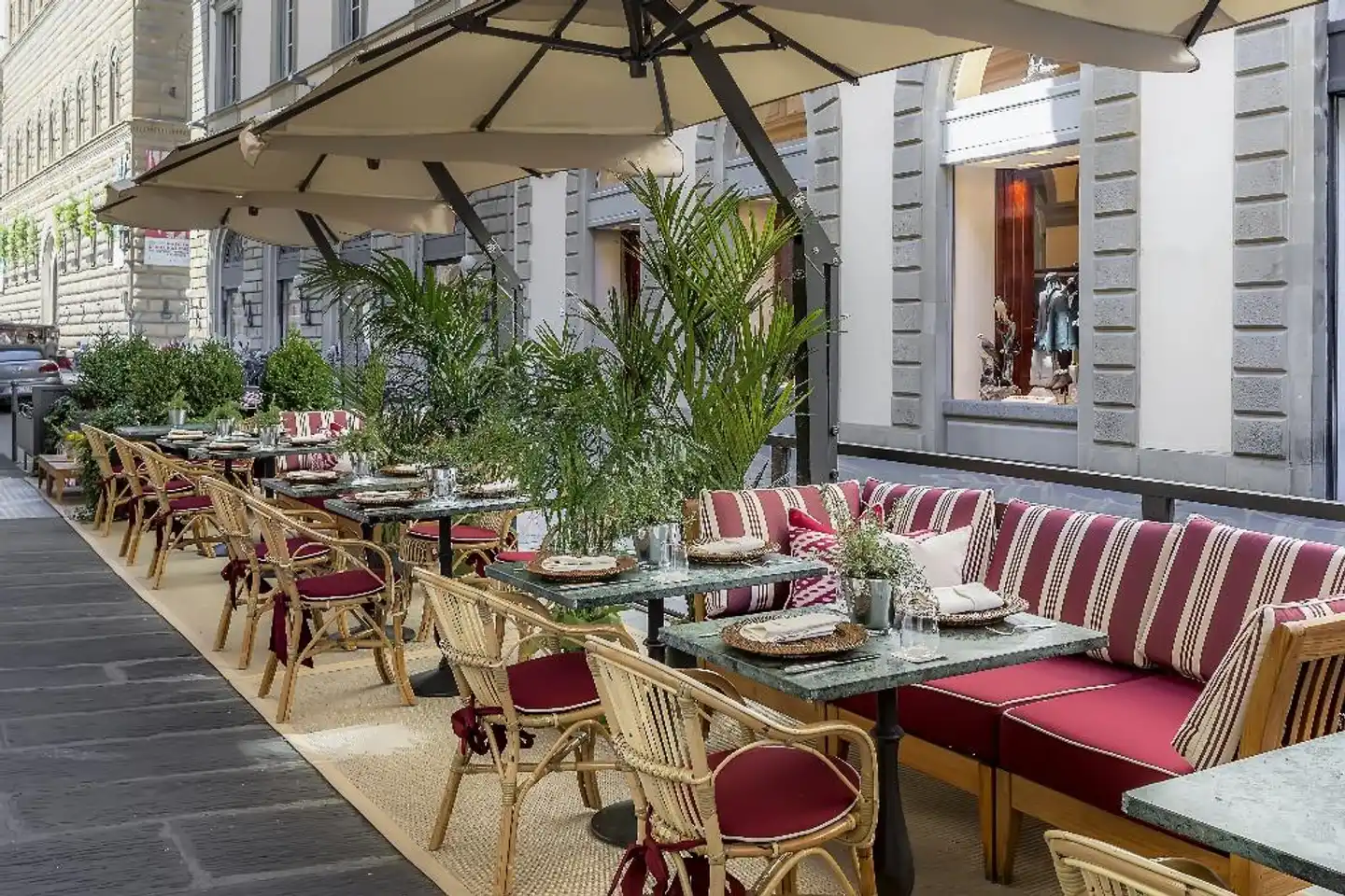 Helvetia & Bristol Terrasse