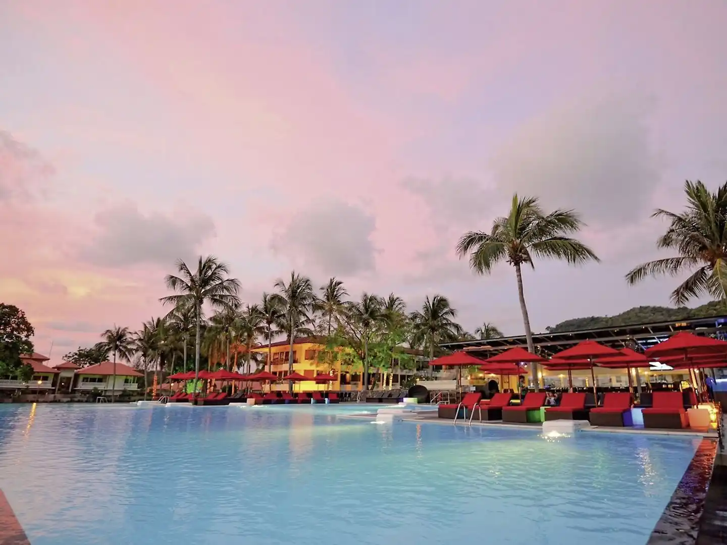 Holiday Villa Beach Resort & Spa Pool