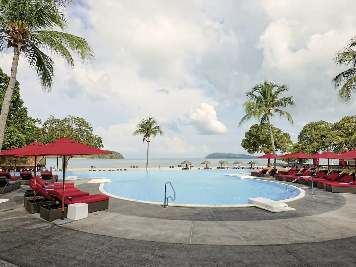 Holiday Villa Beach Resort & Spa Pool