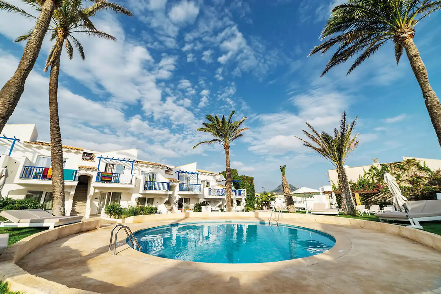 Parque Nereida Suites Pool