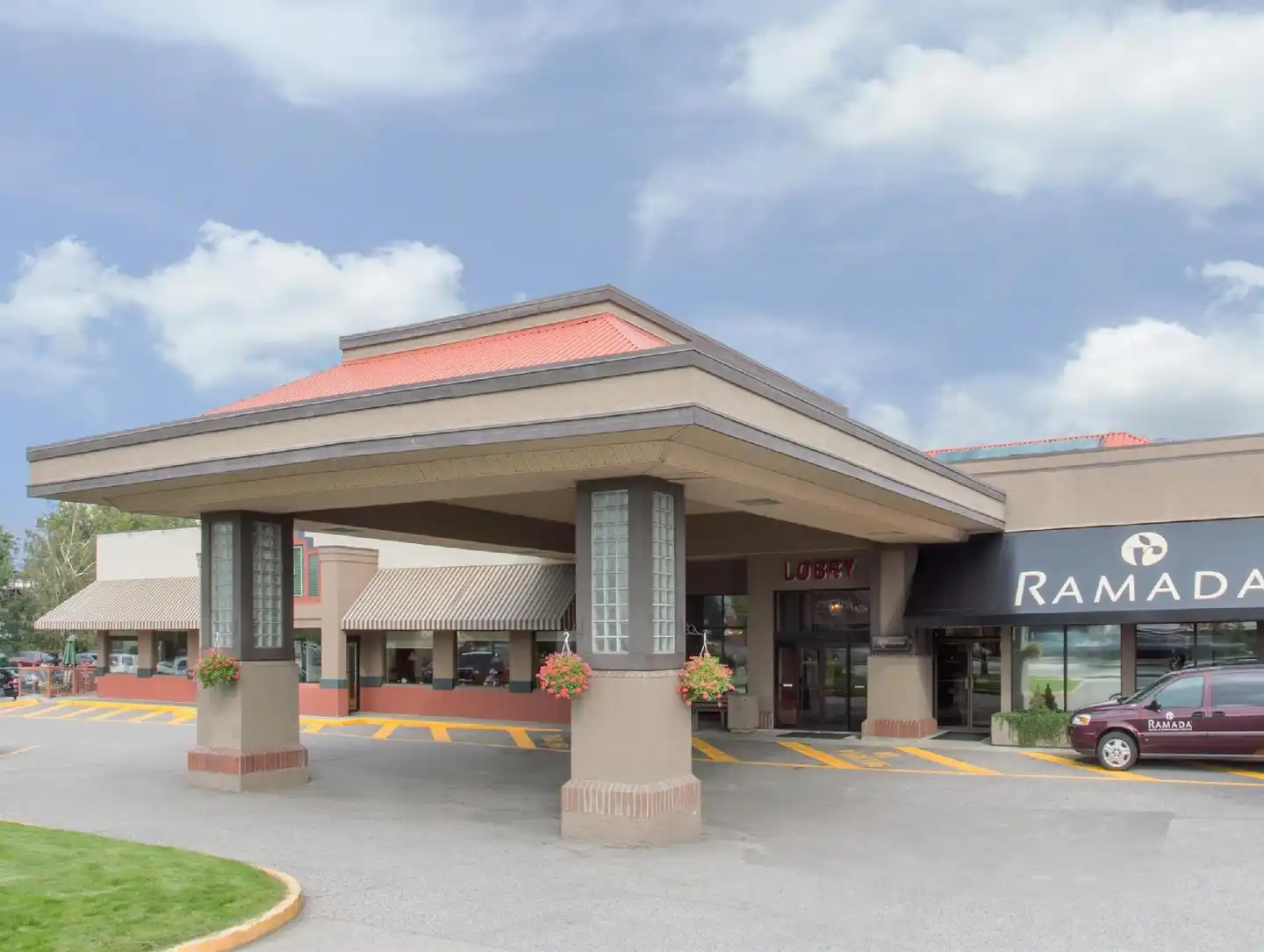 Ramada by Wyndham Kelowna Hotel & Conference Center Aussenansicht