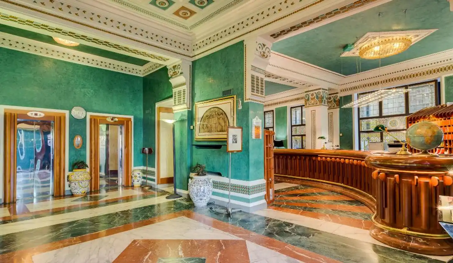 Roma Lobby