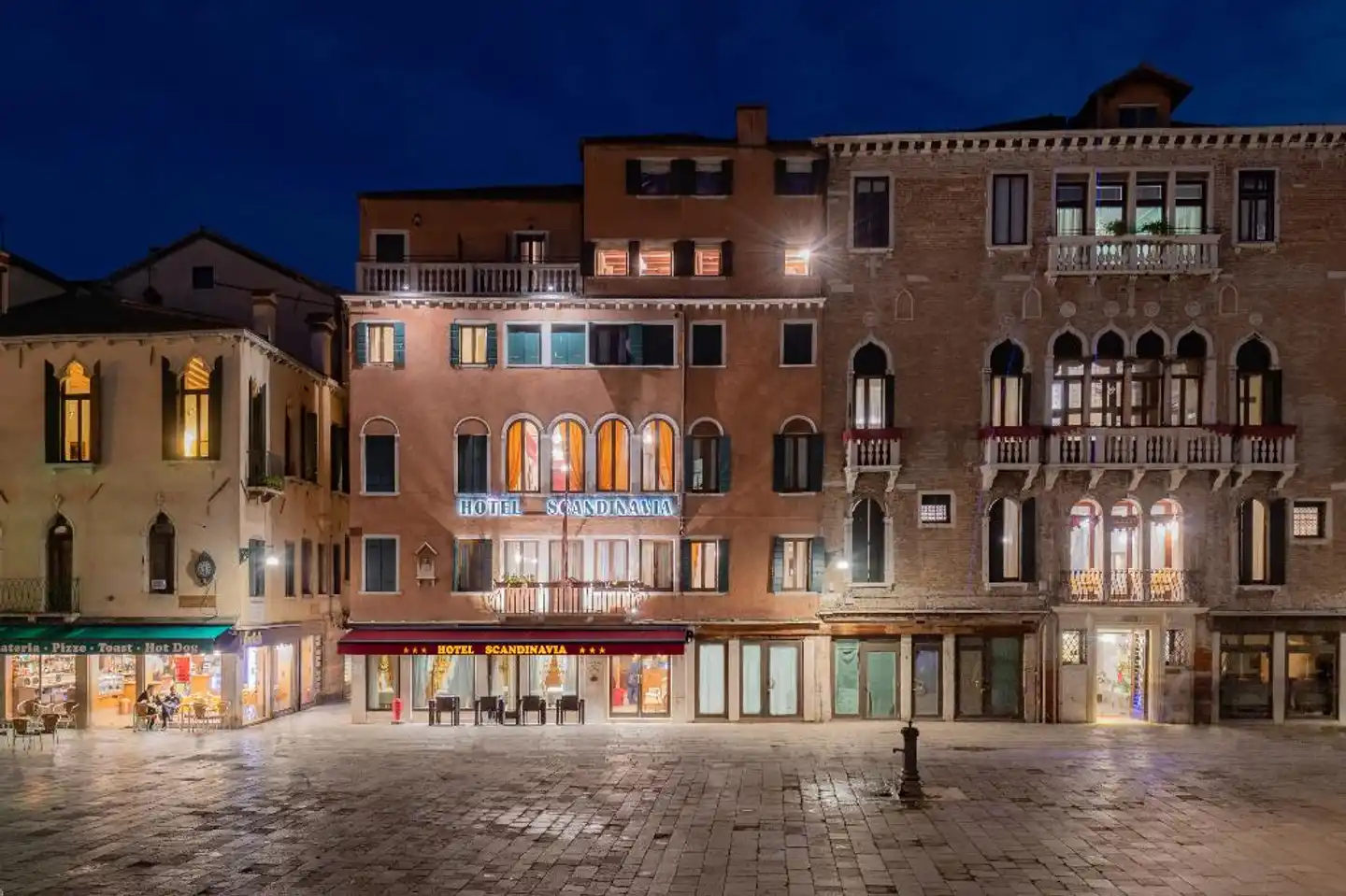 Venice Scandinavia Aussenansicht