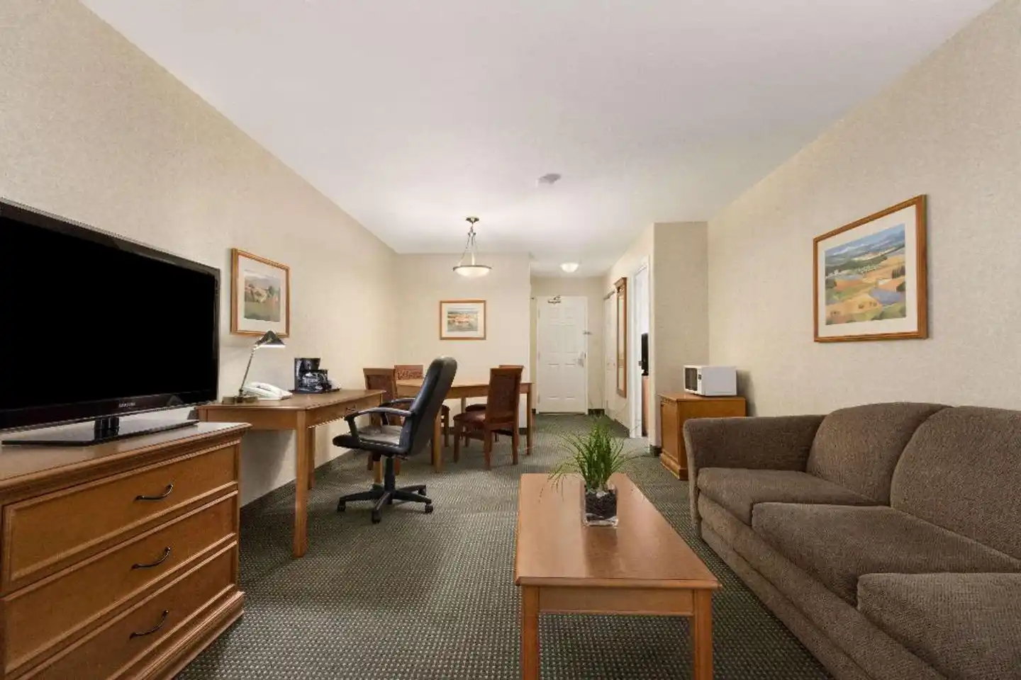 Days Inn by Wyndham Saskatoon Lobby