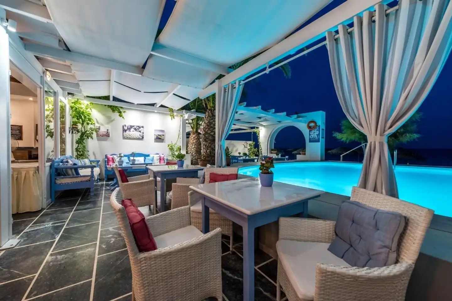 Sigalas Hotel Bar
