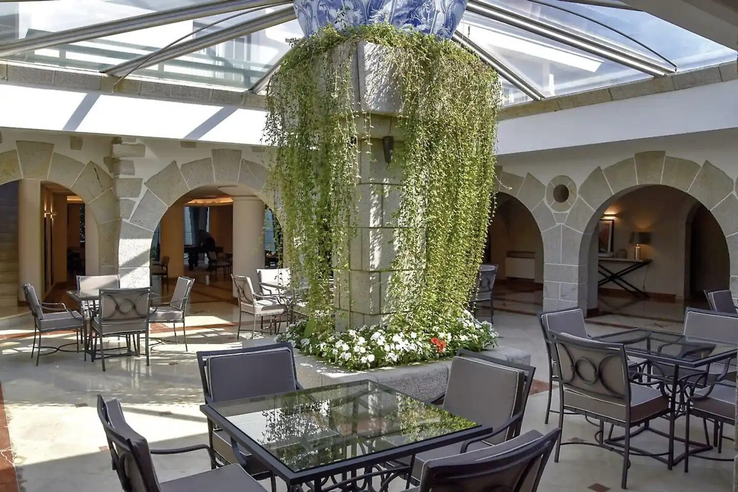 Suave Mar Lobby