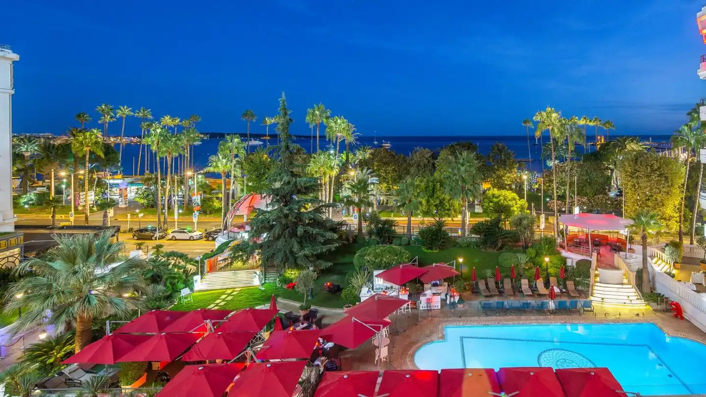 Majestic Barriere Pool