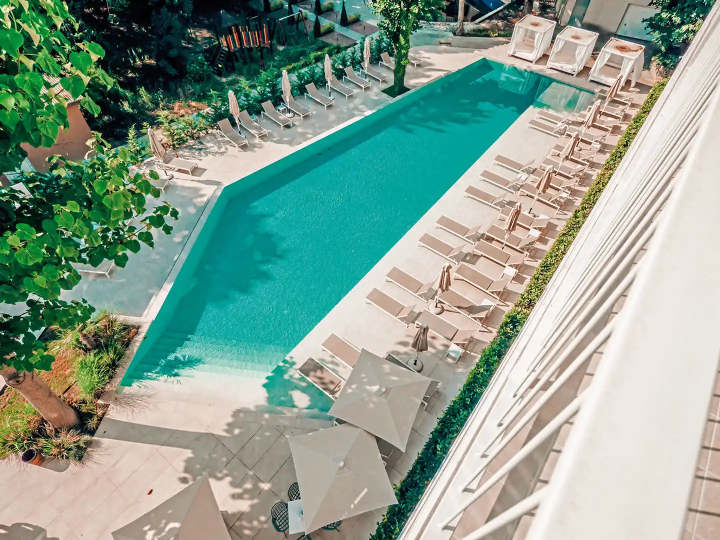 ibis Styles Golden Sands Roomer Hotel Pool