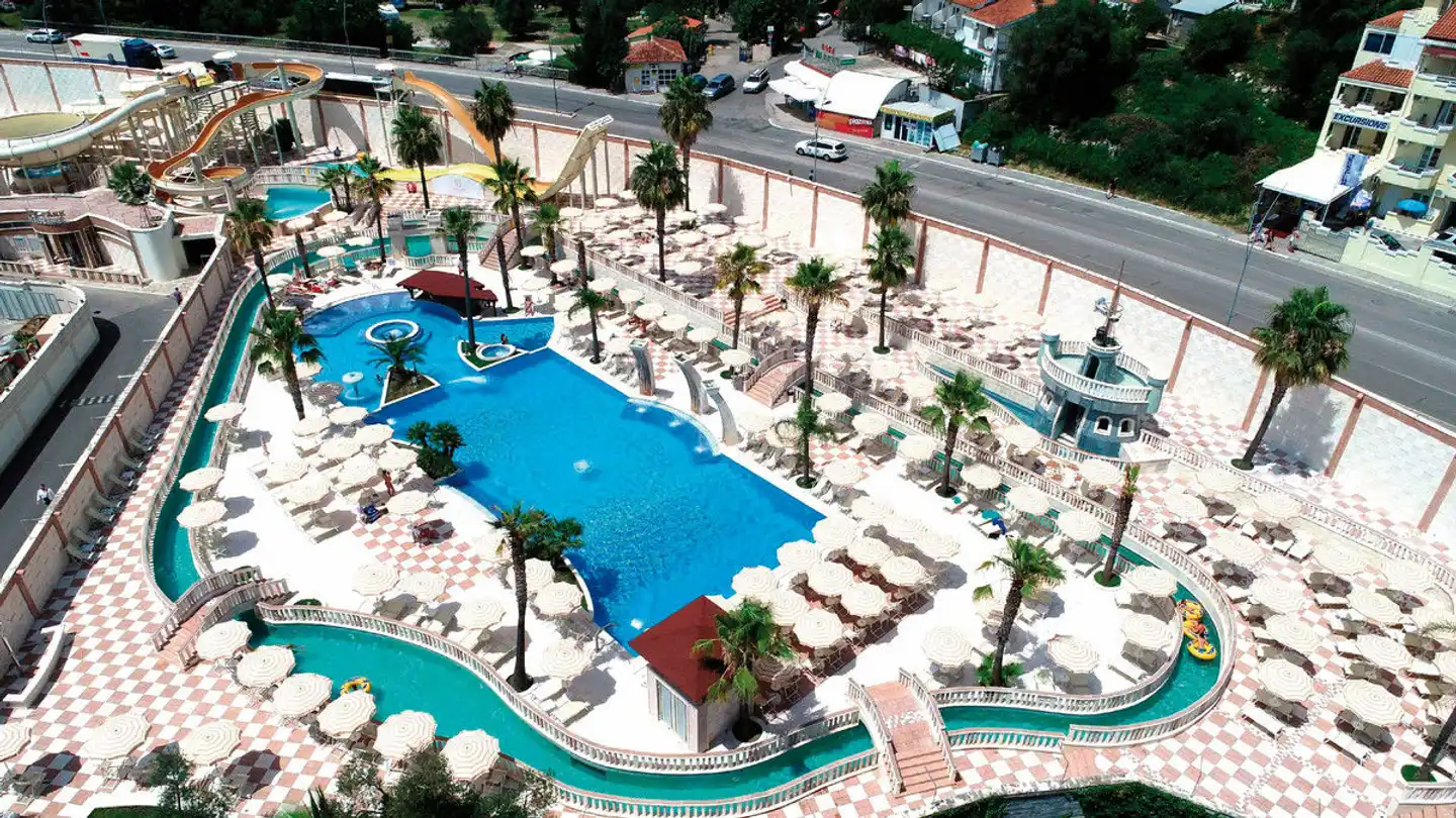 Mediteran Hotel & Resort Pool