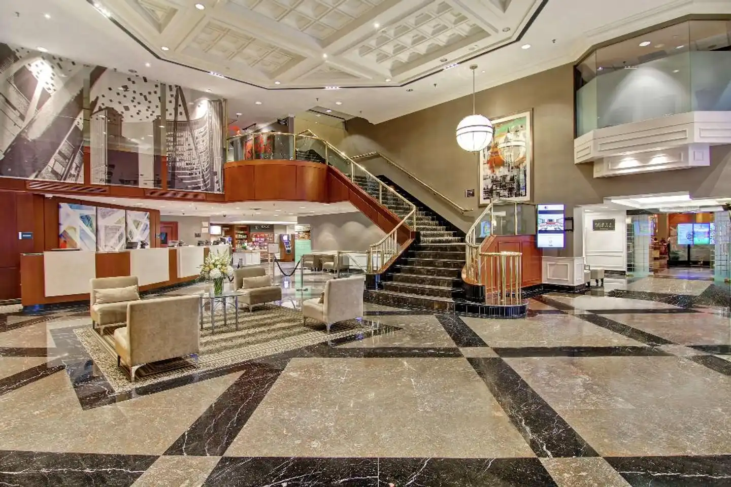 DoubleTree by Hilton Toronto Downtown Lobby