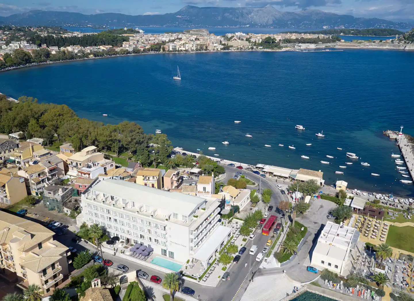 Mon Repos Palace Strand