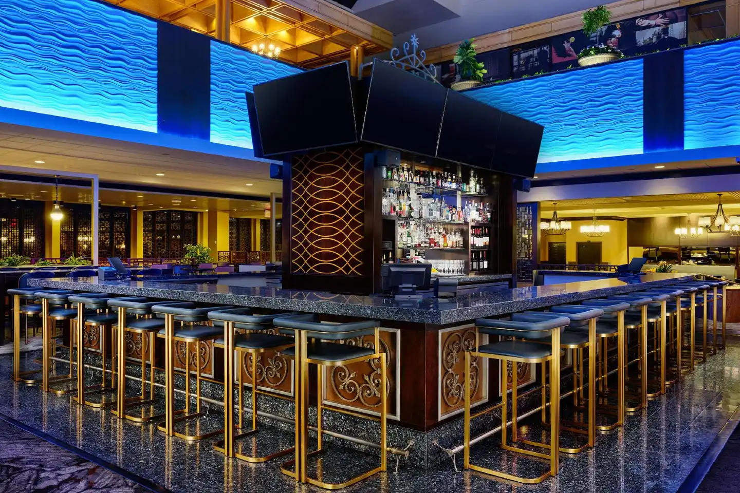 Hilton New Orleans Riverside Bar