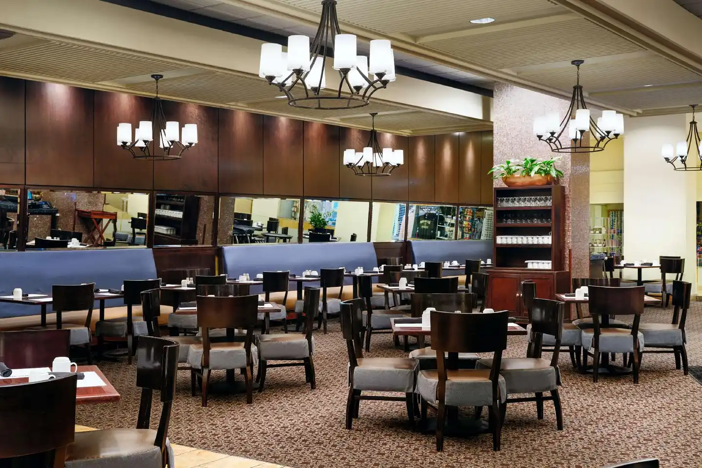 Hilton New Orleans Riverside Bar