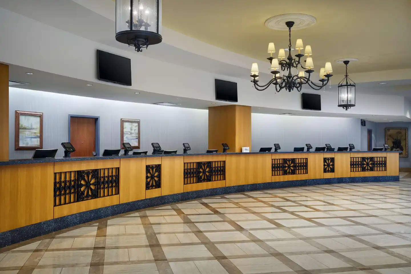 Hilton New Orleans Riverside Bar