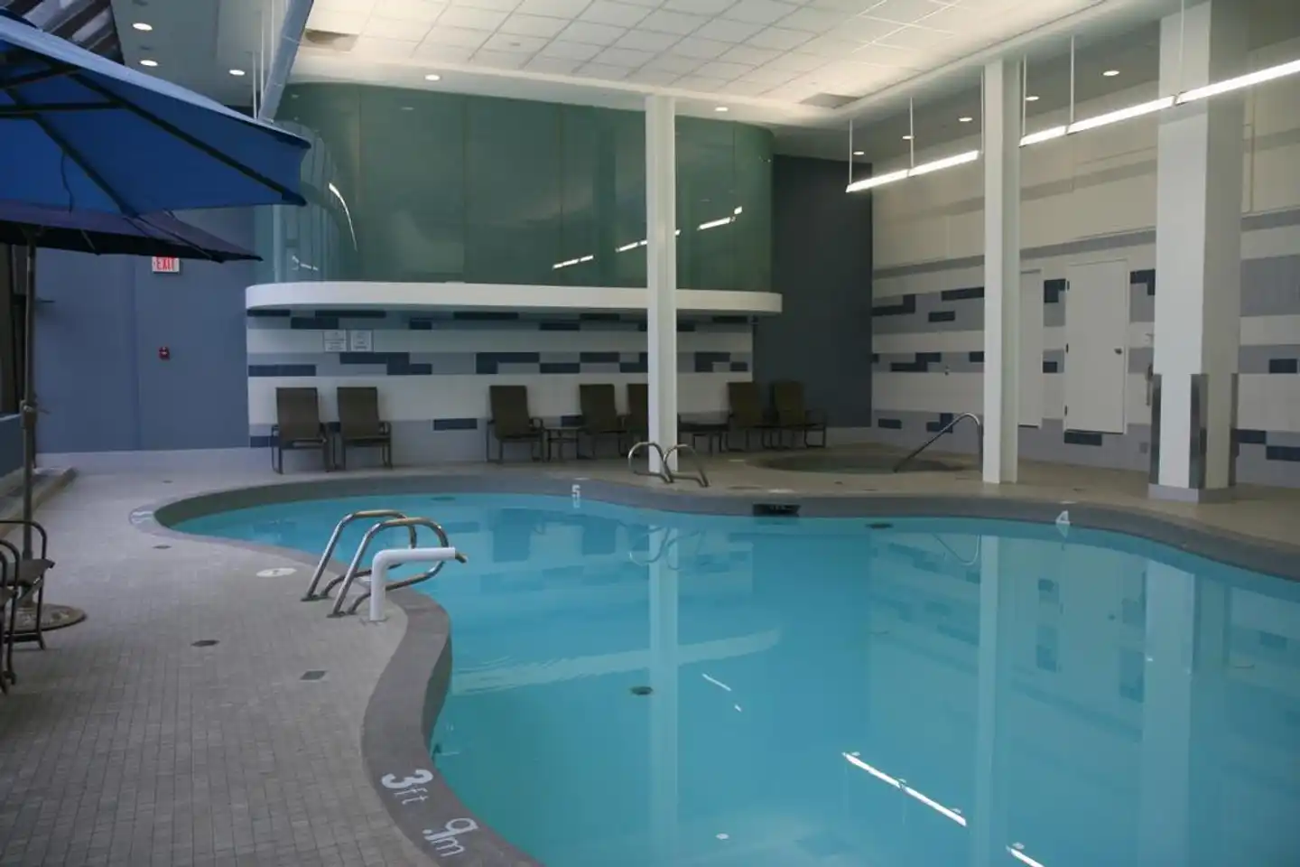 Delta Hotels by Marriott Edmonton South Conference Centre Hallenbad