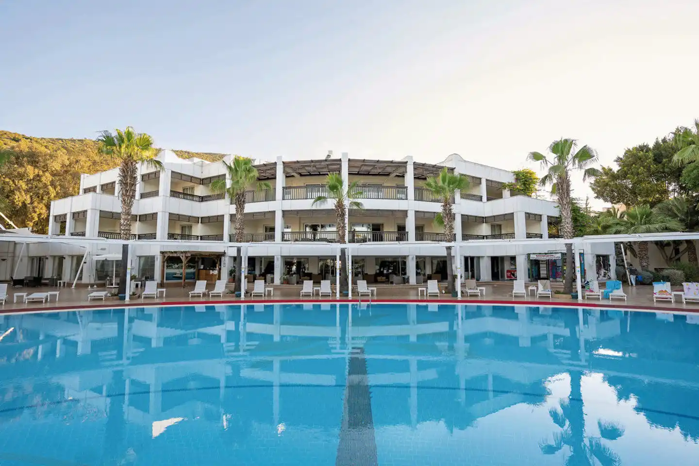 Latanya Park Resort Pool