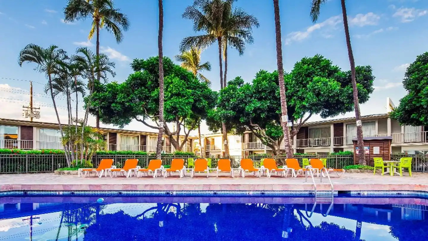 Best Western The Plaza Airport Hotel Pool