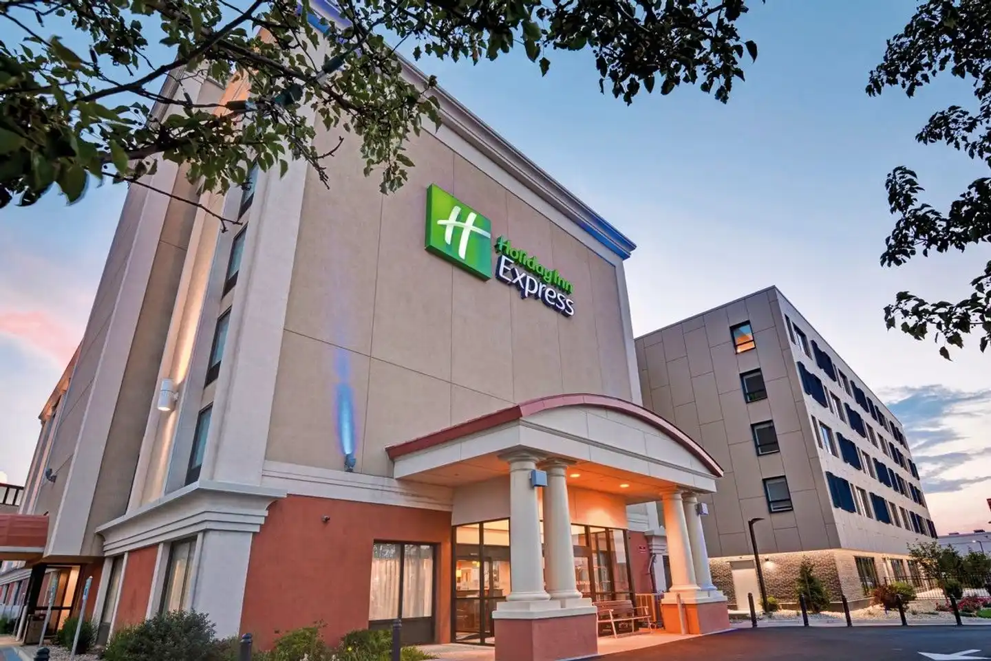 Holiday Inn Express & Suites Boston - Cambridge Aussenansicht